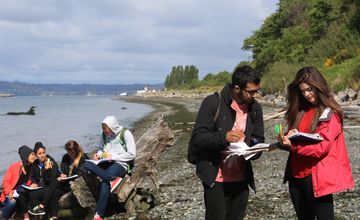 Students on experiential learning trip Discovery Park