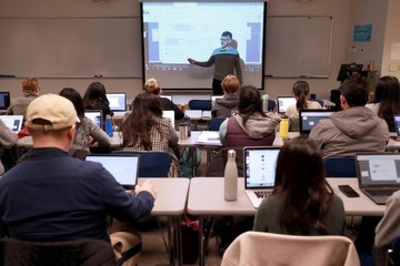 Albers' Accounting, Analytics, Executive MBA among top 25 nationwide in 2021 U.S. News Best Graduate School Rankings