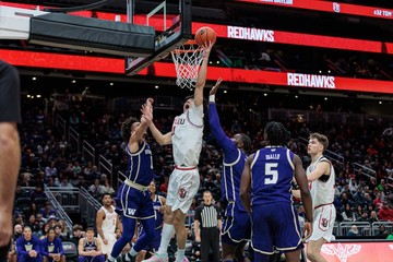 Men’s Hoops Quiets the Dawgs