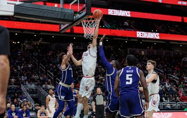 Men&rsquo;s Hoops Quiets the Dawgs