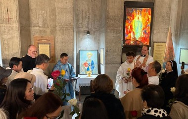 Connecting the World Through Art