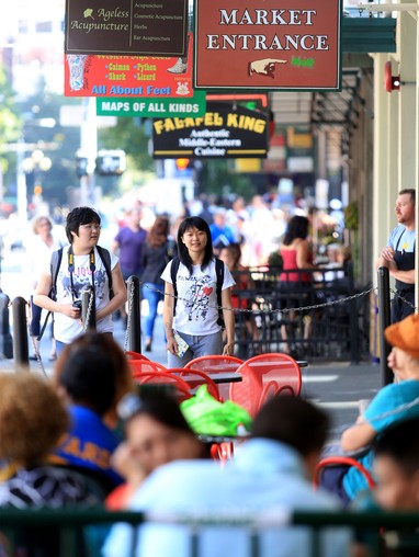 Students walk outside at Pike Place Market on a nice day