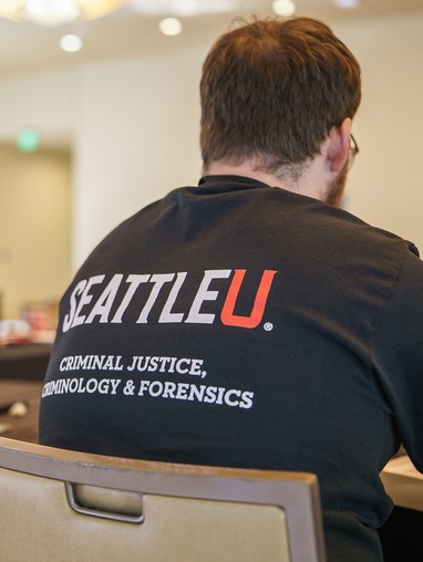 A student wearing a SU Criminoology shirt
