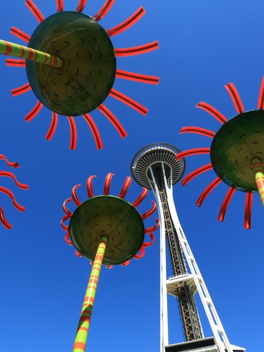 A tall tower with many objects.
