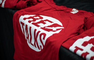 A t-shirt that says Red Talks on it
