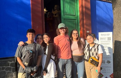 SU Students posing infront of a colorful building