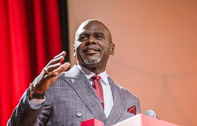 John King at the Alumni Awards