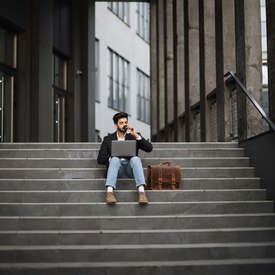 Man on steps drinking coffee