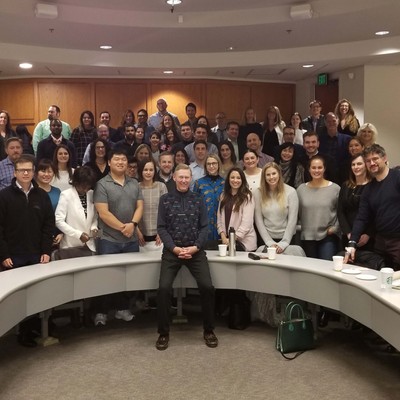 A group of EMBA students with former Ford CEO Alan Mulally