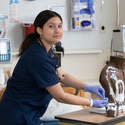 SU Nursing student Alexa Vivas, ’24, practicing with an IV in a lab