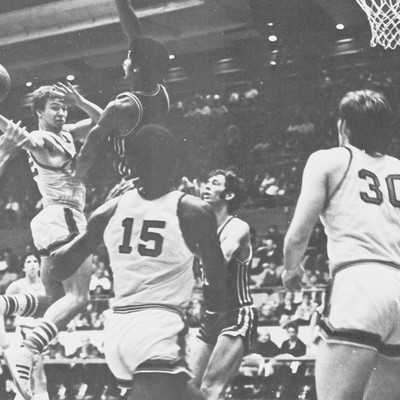 black and white vintage photo of an SU men's basketball game