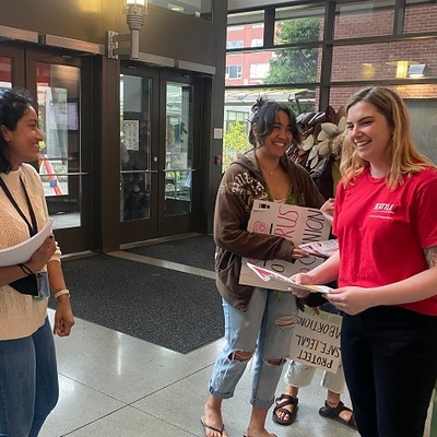 Student recruit new members in the Student Center