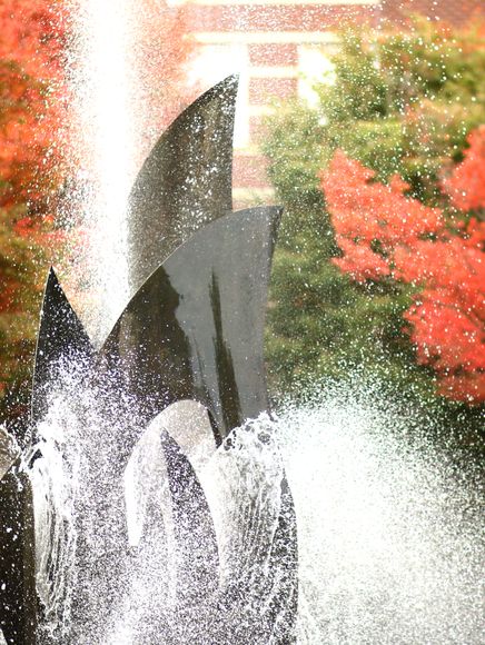 Quad fountain with fall foliage