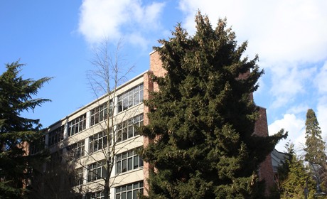 campus building photo in sunshine