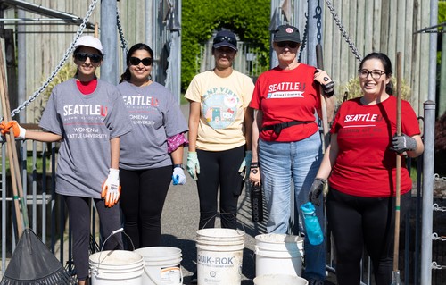 Women of SU at Cougar Mountain