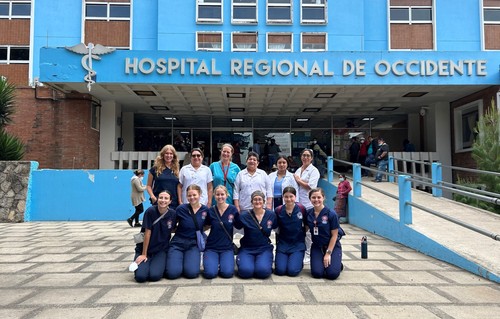 Students and faculty standing in front of Hospital Regional de Occidente during a study abroad course