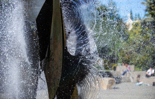 Image of the George Tsutakawa's Centennial Fountain in the campus quad.