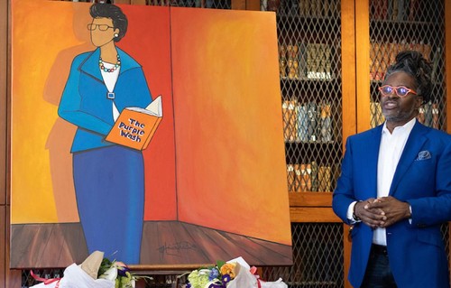 Picture of painting of Minnie Collins with artist Hiawatha D.