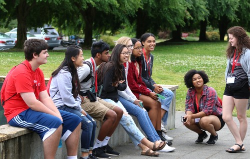 Summer Orientation group on campus