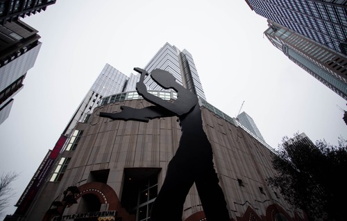 Sculpture, Hammering Man, at Seattle Art Museum