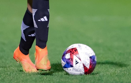 Soccer ball tight shot