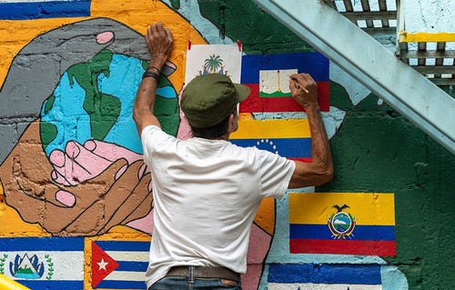 Man paints mural in Mexico